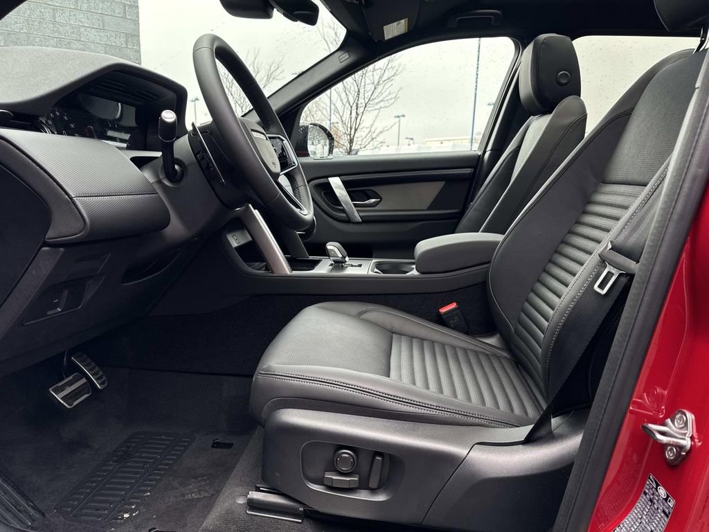 New 2026 Land Rover Discovery Sport Landmark image 18