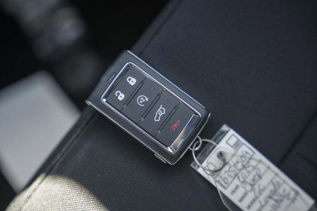 New 2025 Jeep Grand Cherokee Laredo X w/ Luxury Tech Group I image 34