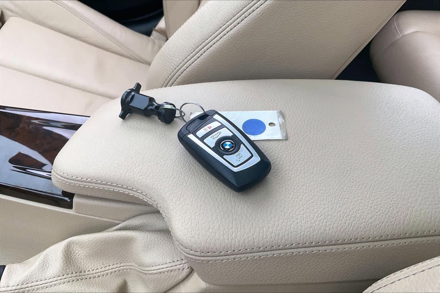 Used 2018 BMW 330e w/ Premium Package RWD image 14