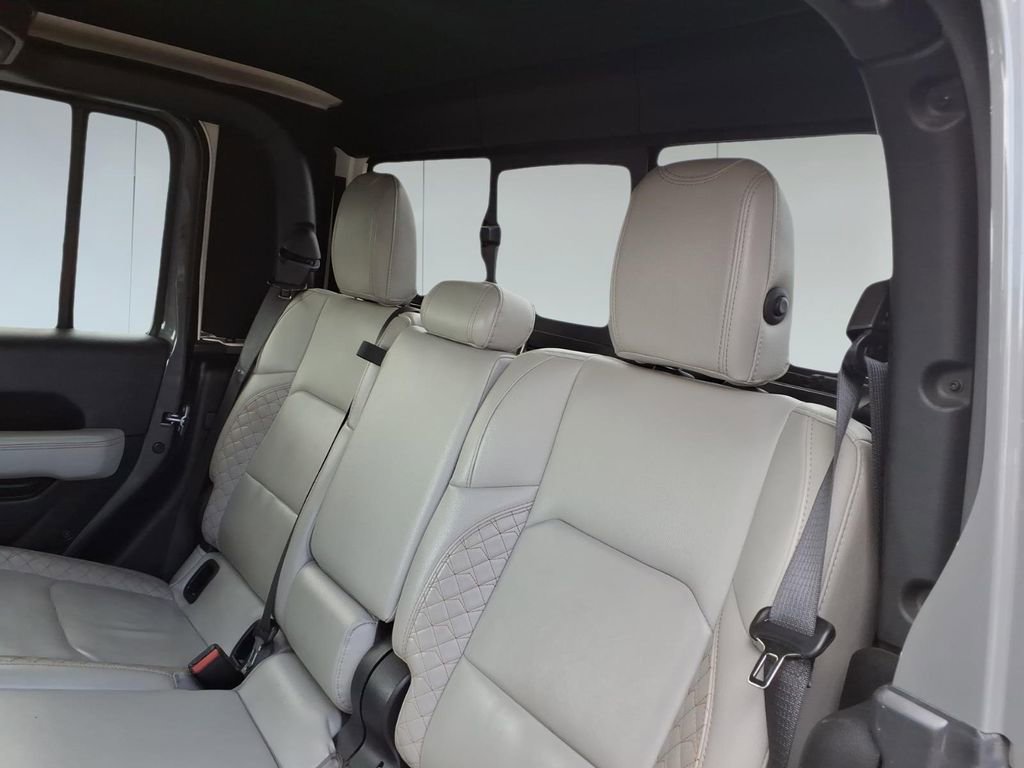 Used 2022 Jeep Gladiator Overland AWD/4WD image 12