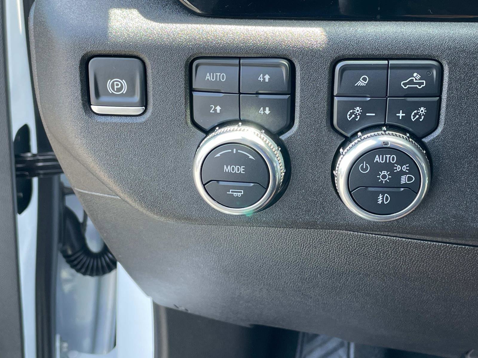 Used 2025 GMC Sierra 2500 SLT w/ SLT Premium Package image 19