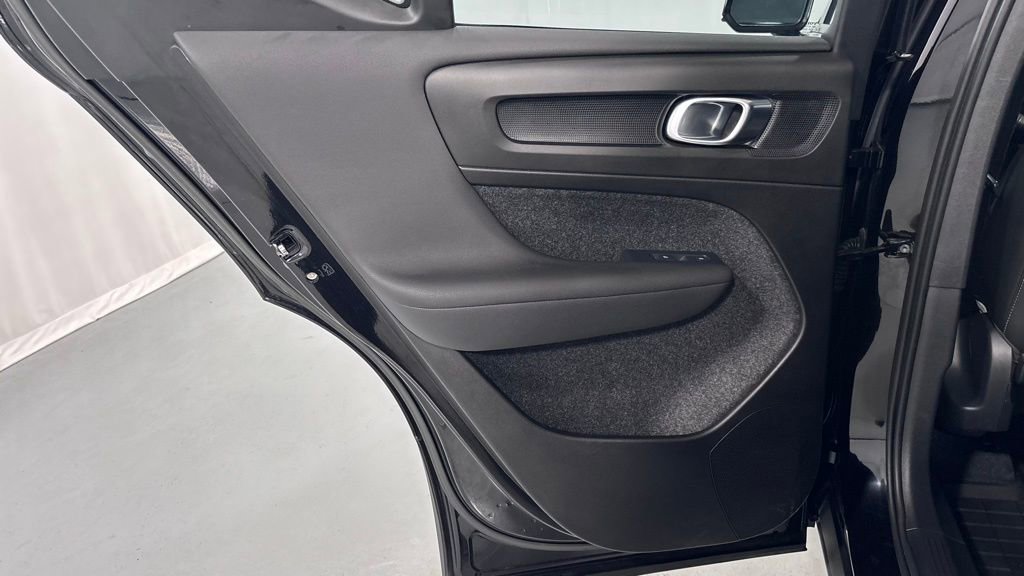 Certified 2023 Volvo XC40 B5 Plus w/ Protection Package Premier image 22