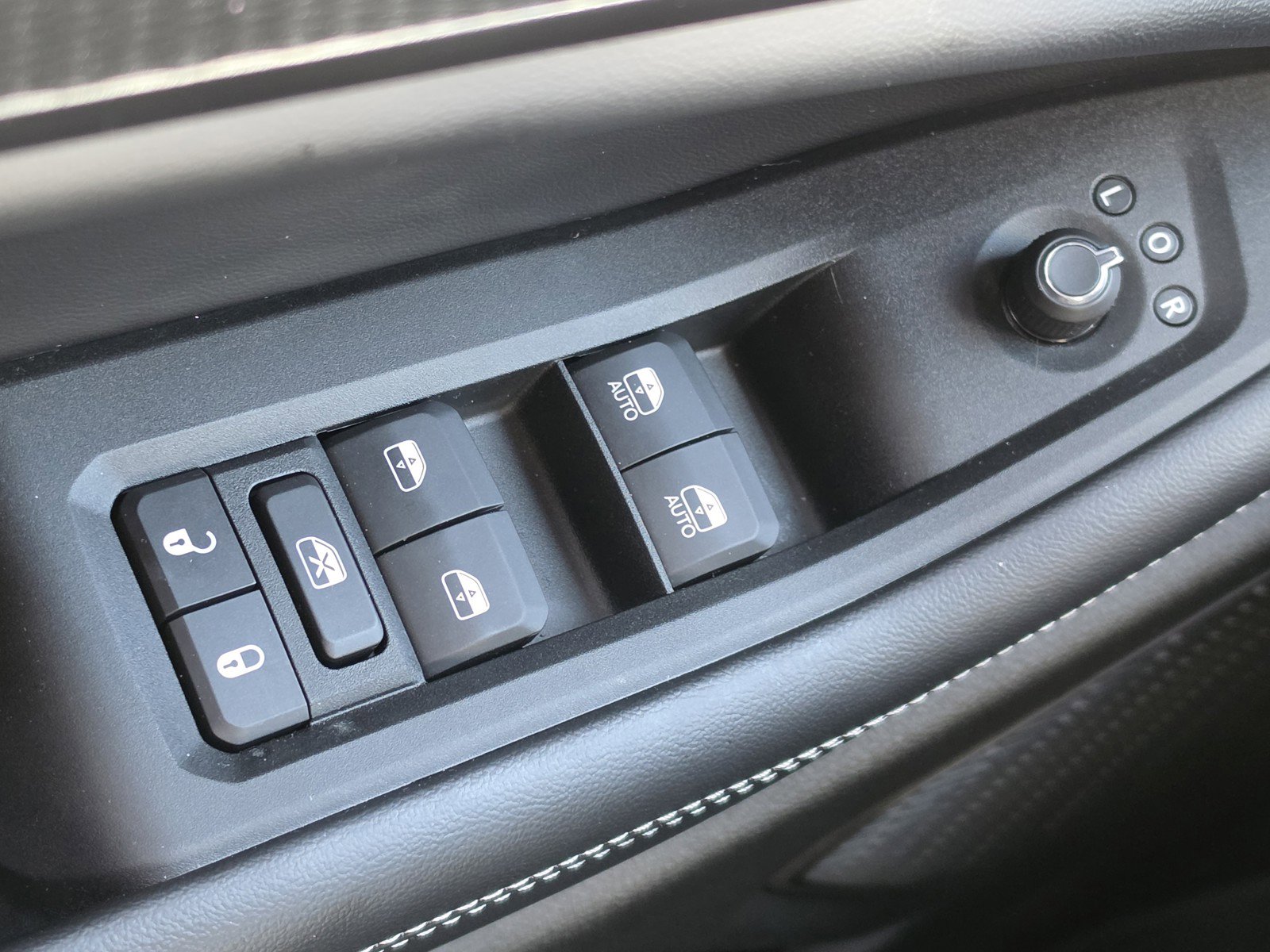 Used 2025 Jeep Grand Cherokee Laredo X w/ Luxury Tech Group I image 15