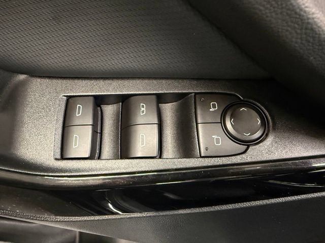 Used 2026 Chevrolet Equinox LT AWD/4WD image 11