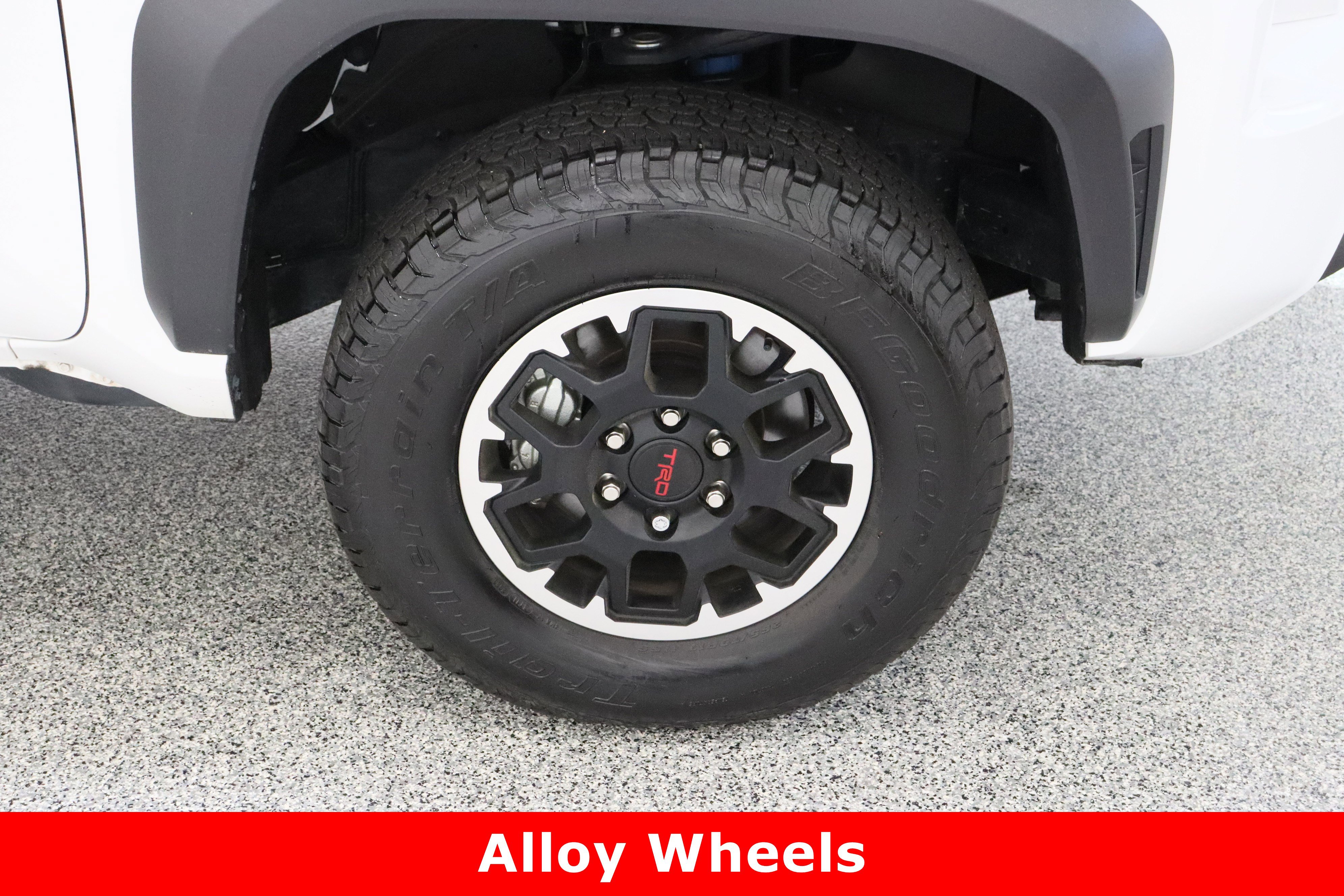 Certified 2025 Toyota Tacoma TRD Off-Road AWD/4WD image 5