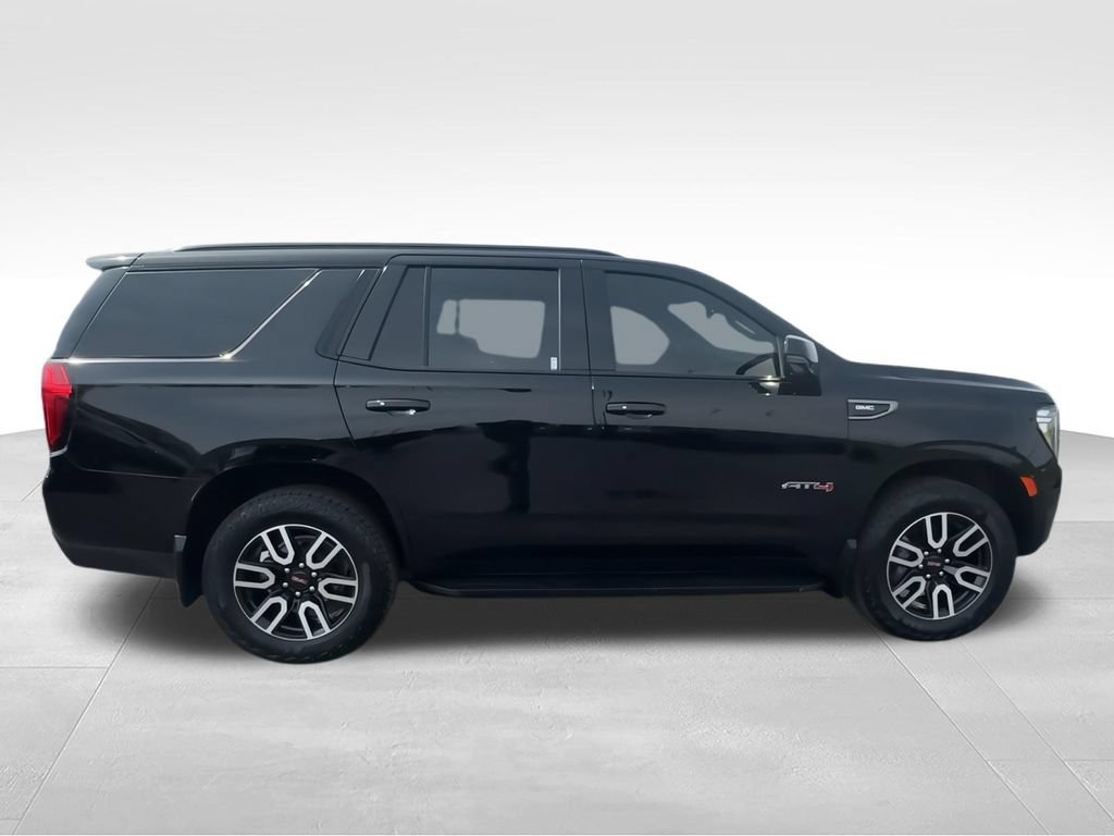 Used 2024 GMC Yukon AT4 w/ Technology Package AWD/4WD image 9
