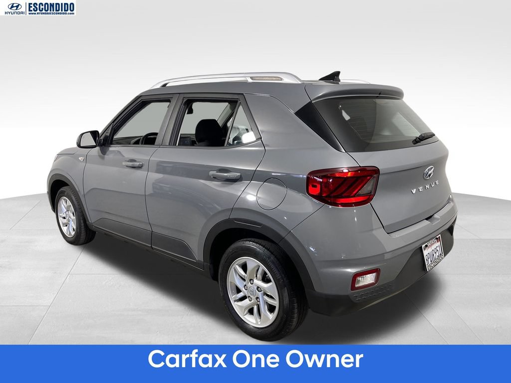 Used 2020 Hyundai Venue SEL w/ Convenience Package FWD image 3