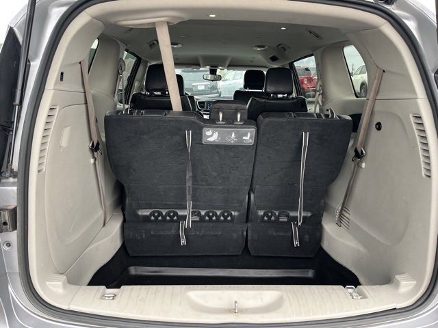 Used 2018 Chrysler Pacifica Touring-L image 39