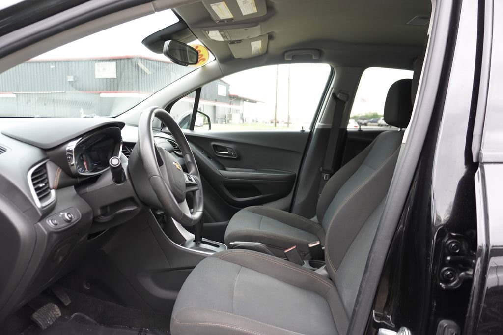 Used 2020 Chevrolet Trax LS w/ Tint and Cruise Package AWD/4WD image 2