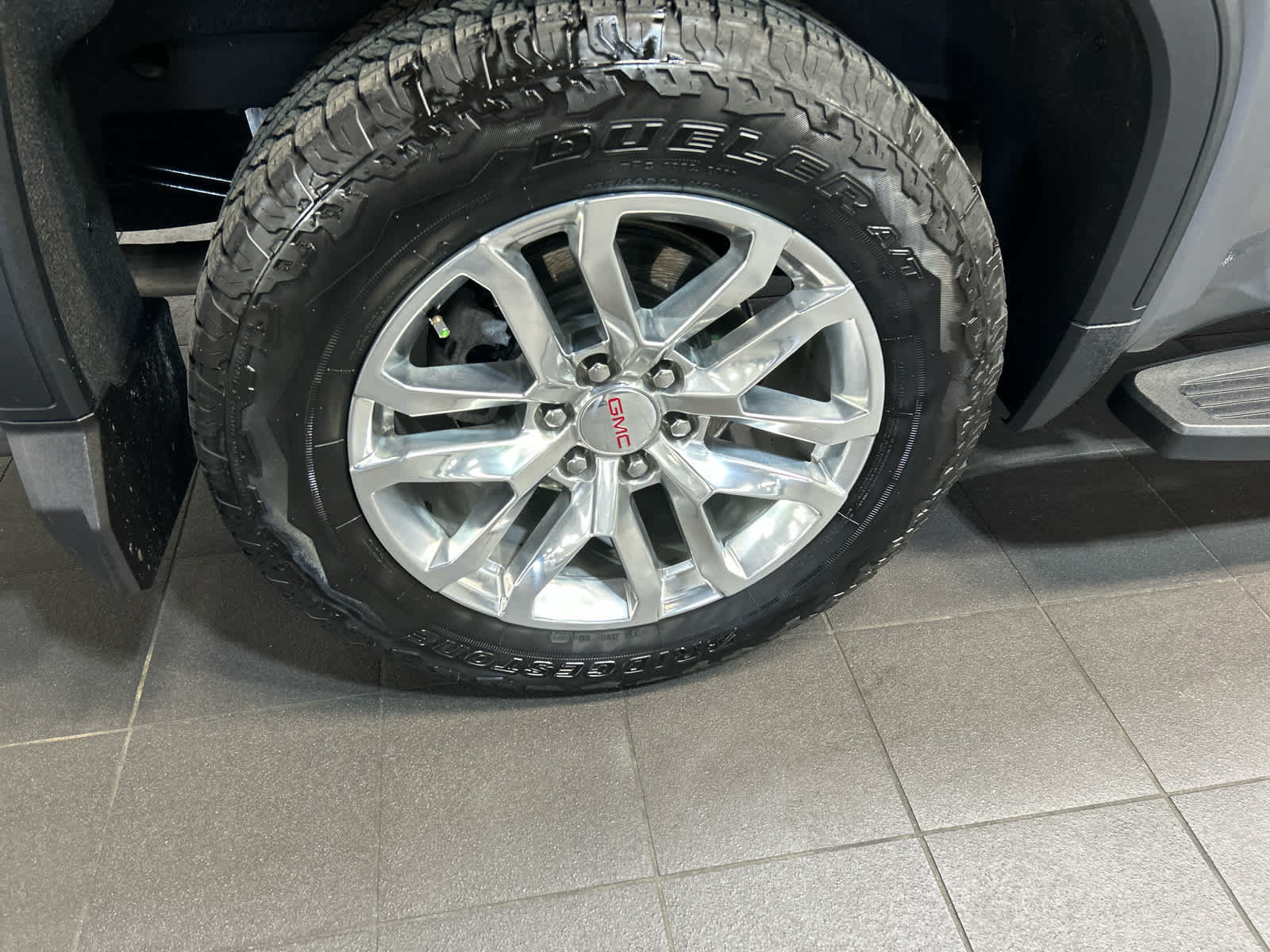 Used 2021 GMC Sierra 1500 SLT w/ SLT Convenience Package AWD/4WD image 9