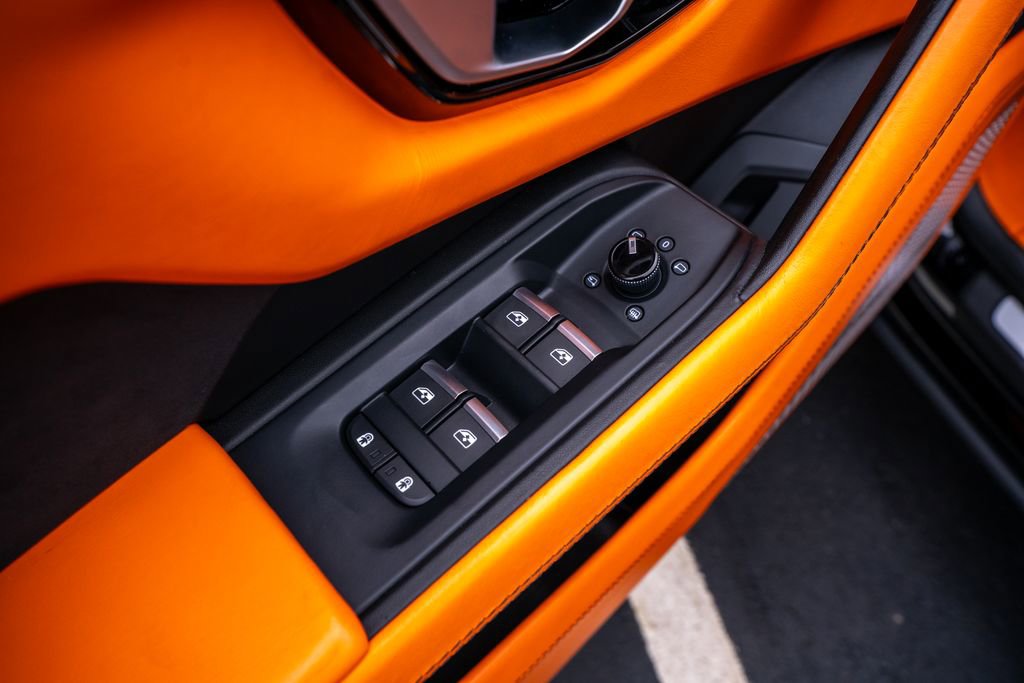 Used 2022 Lamborghini Urus AWD/4WD image 42