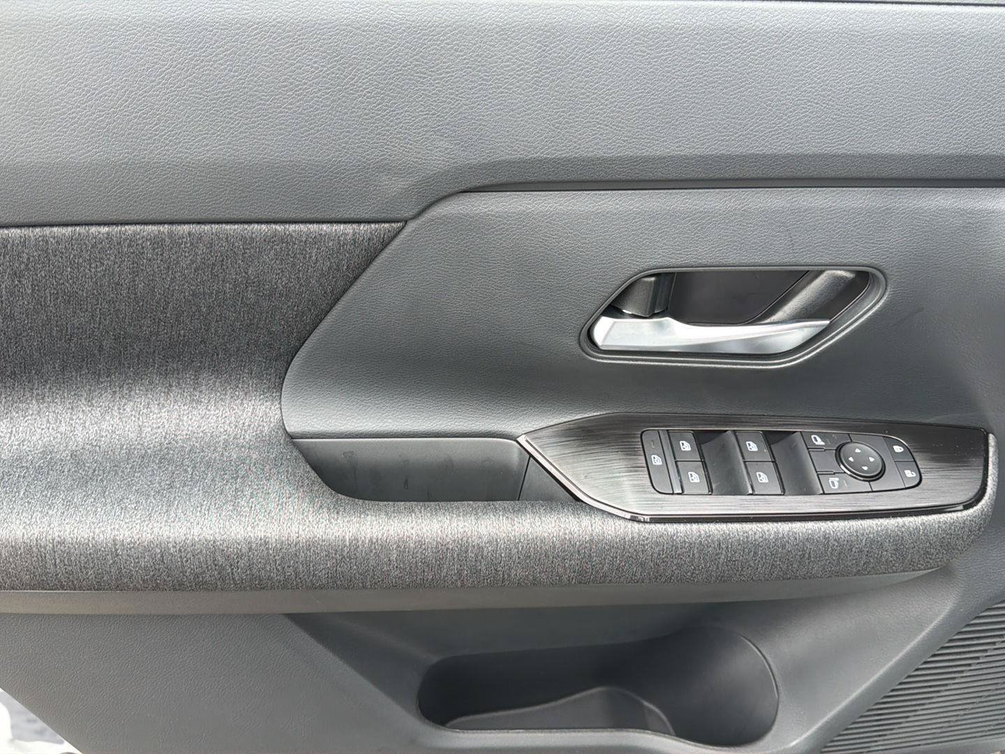 New 2027 Nissan Kicks SV AWD/4WD image 8