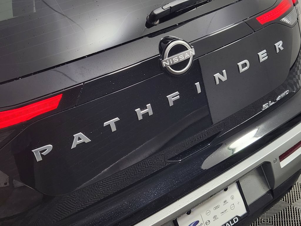 Used 2024 Nissan Pathfinder SL AWD/4WD image 9