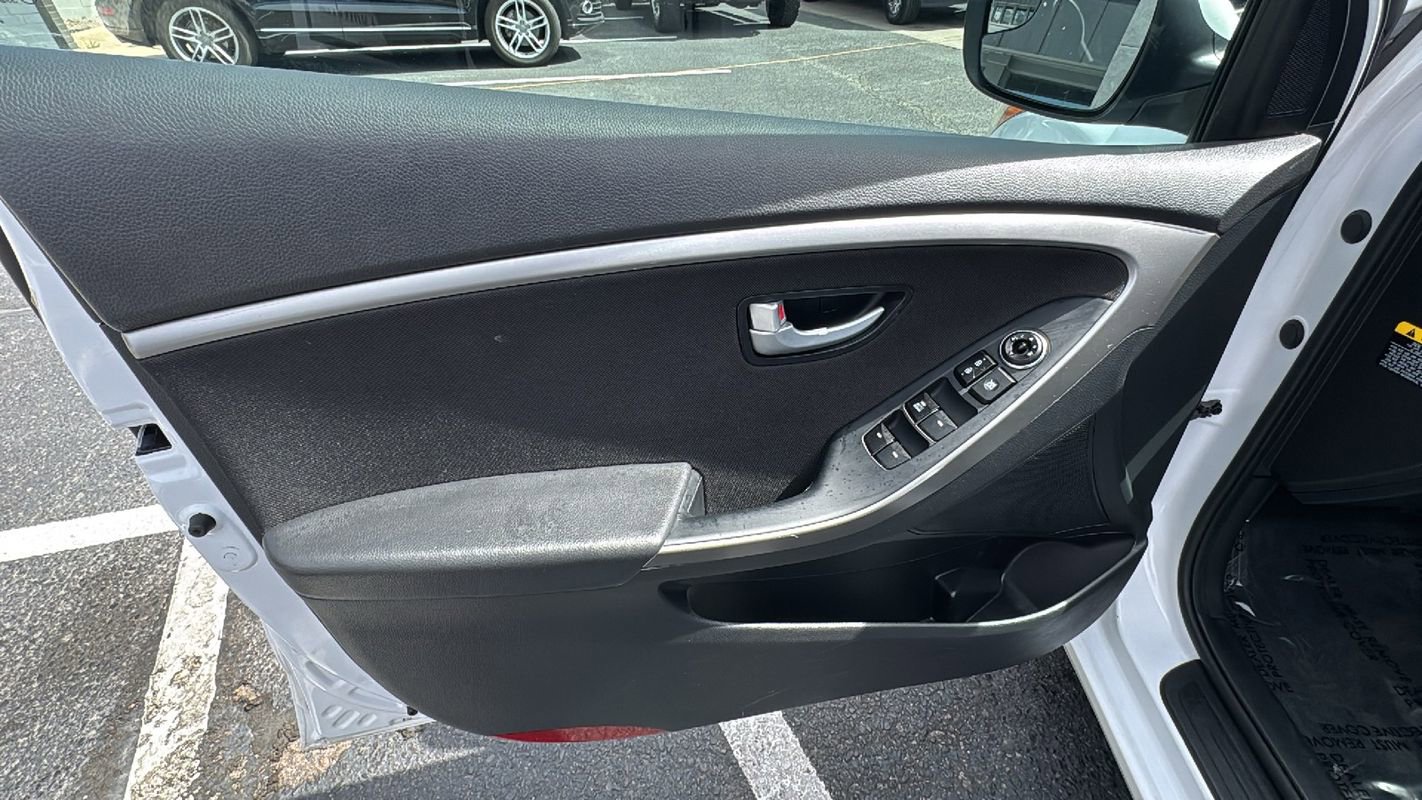 Used 2017 Hyundai Elantra GT image 11