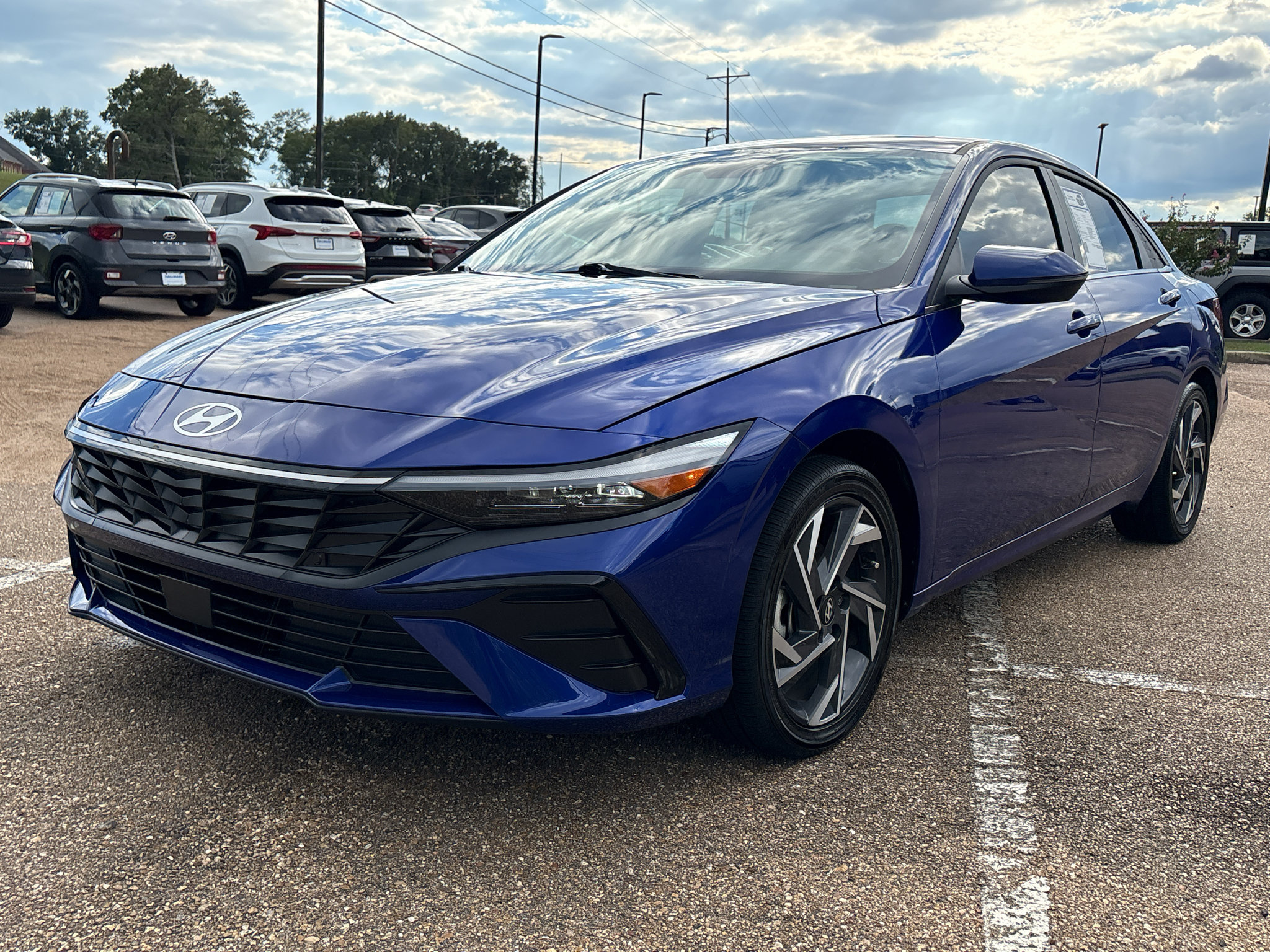 Used 2025 Hyundai Elantra Limited FWD image 7