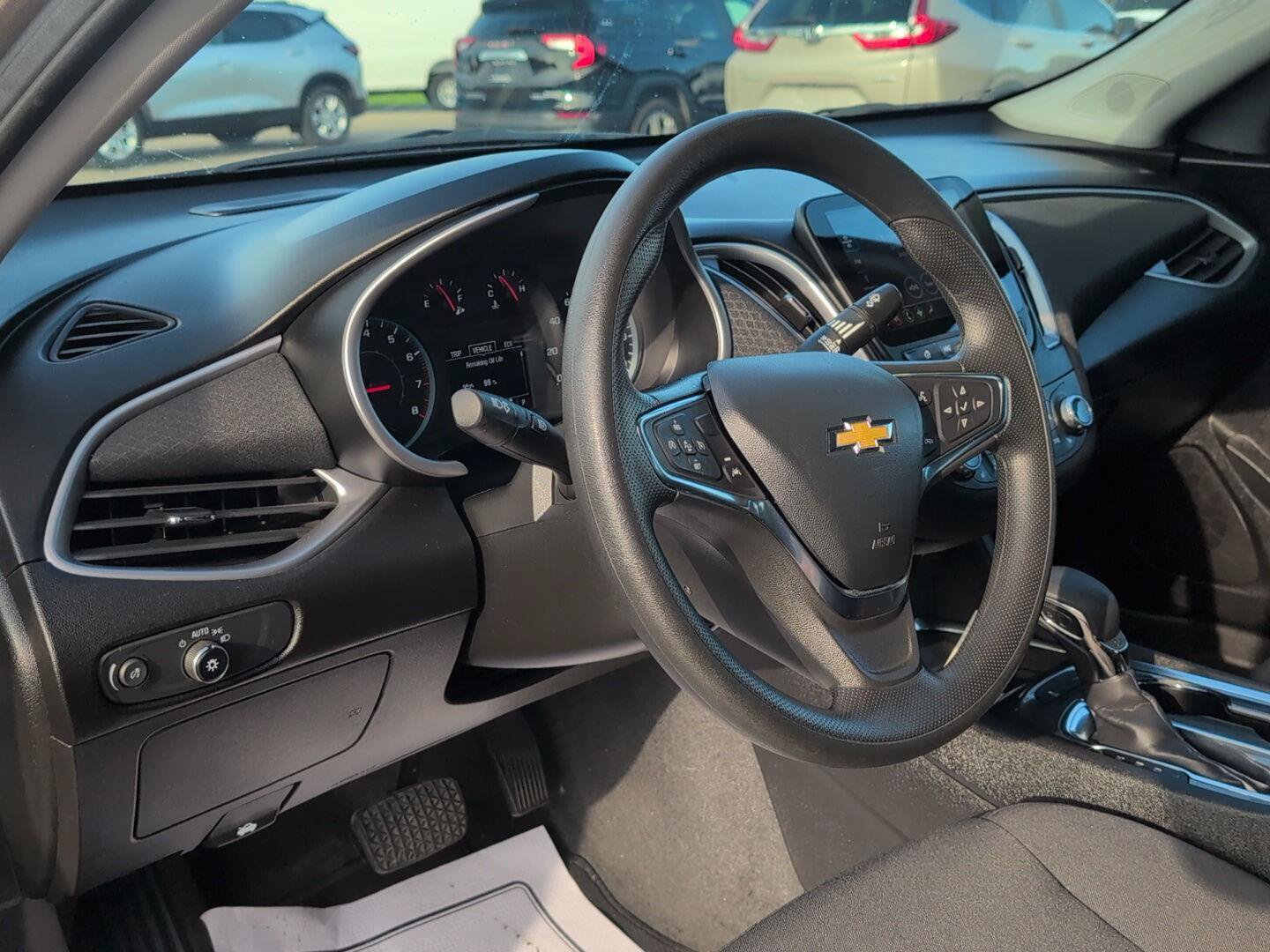 Used 2025 Chevrolet Malibu LT FWD image 17