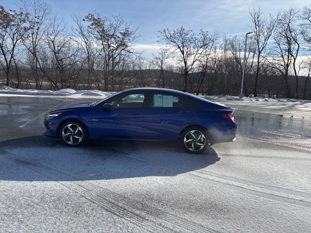 Used 2023 Hyundai Elantra SEL w/ Convenience Package image 2