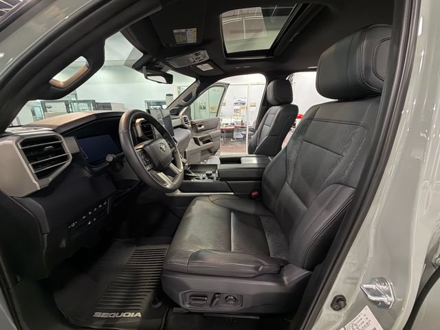 Used 2025 Toyota Sequoia Limited w/ Tow Technology Package AWD/4WD image 11