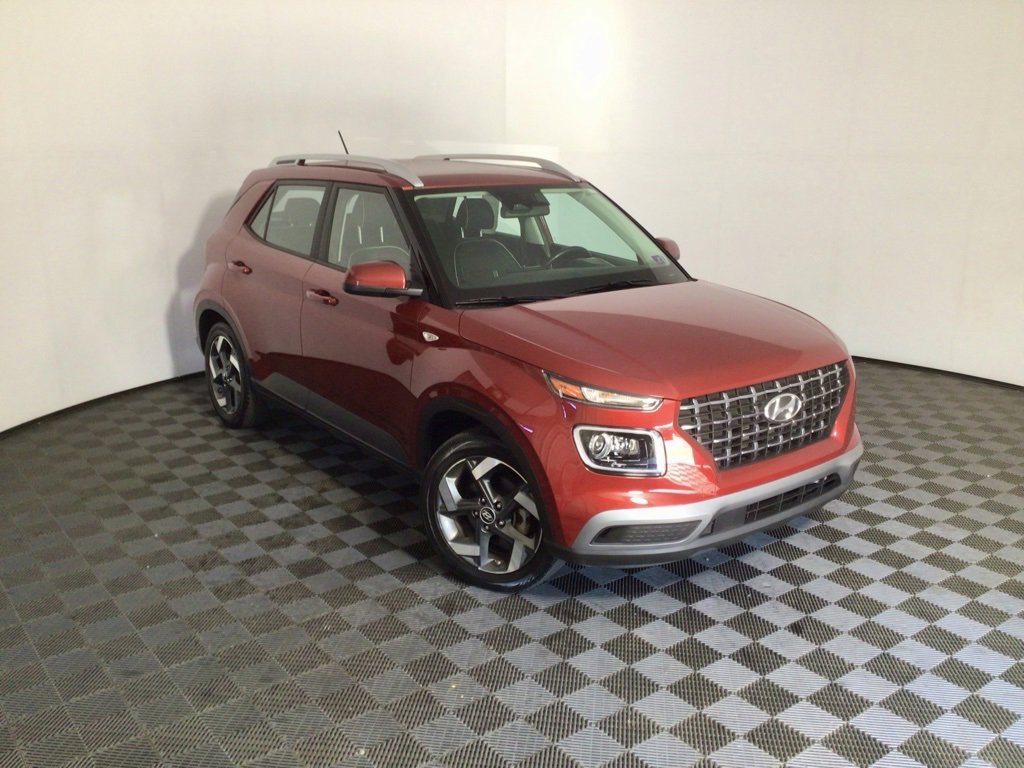 Used 2023 Hyundai Venue Limited w/ Cargo Package image 4