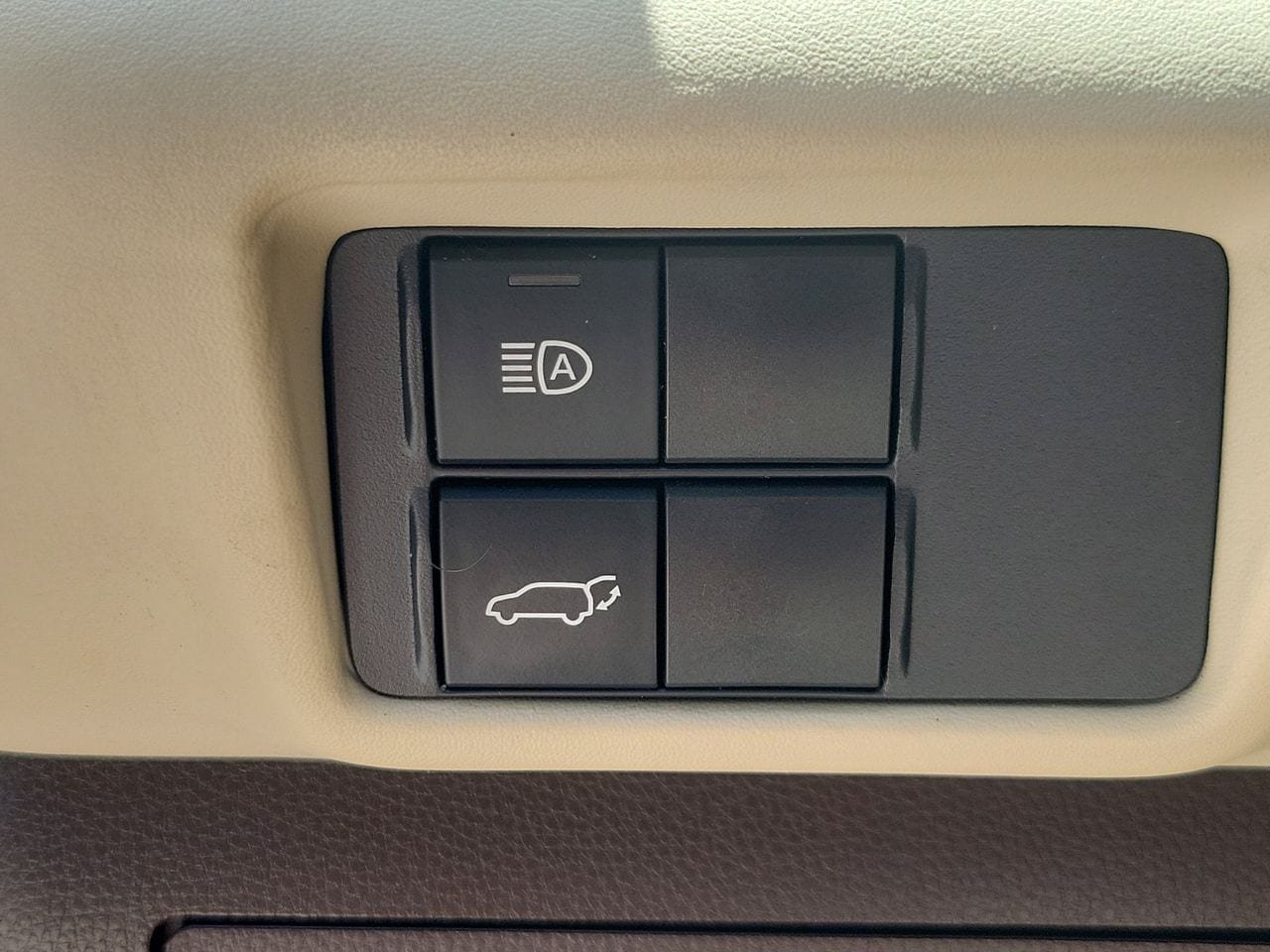 Used 2021 Toyota Highlander XLE FWD image 32