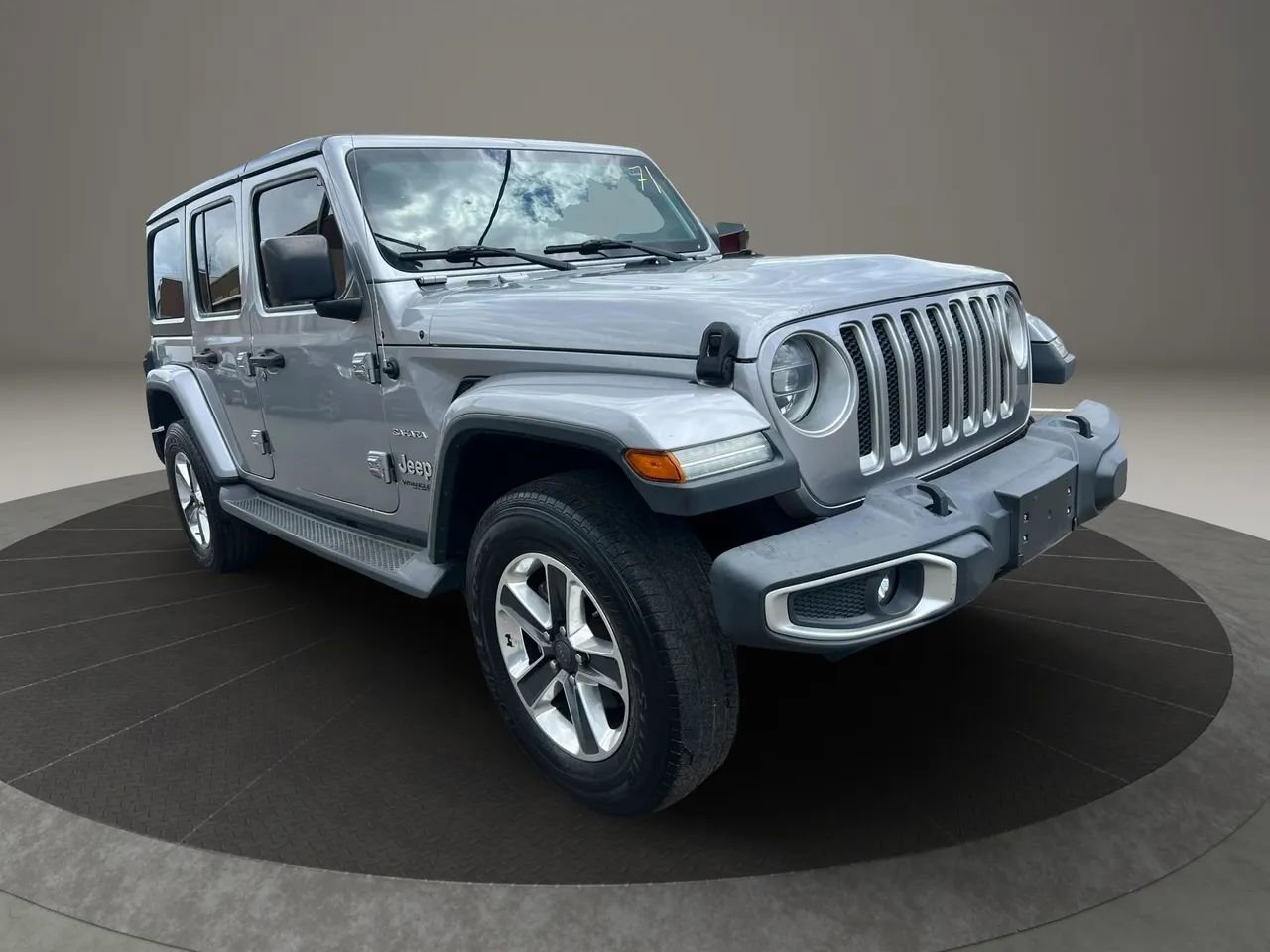 Used 2018 Jeep Wrangler Unlimited Sahara w/ Dual Top Group AWD/4WD image 3