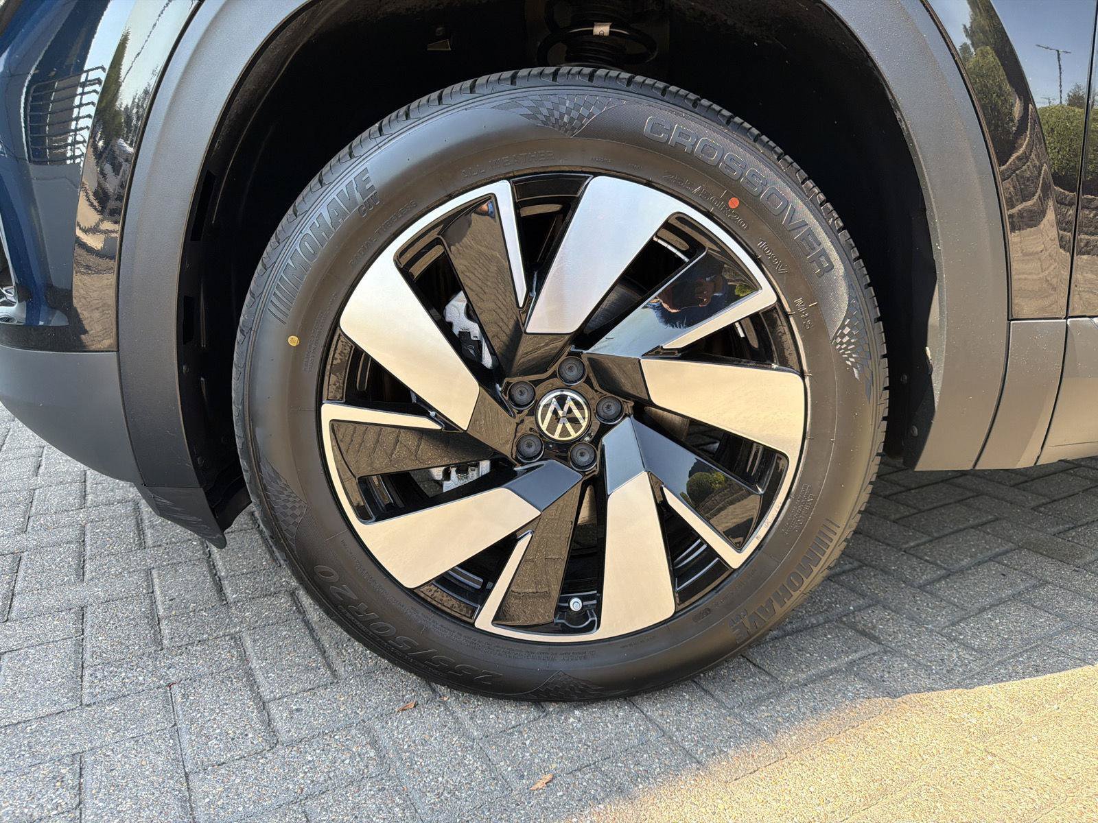 Used 2024 Volkswagen Atlas Cross Sport SE FWD image 10