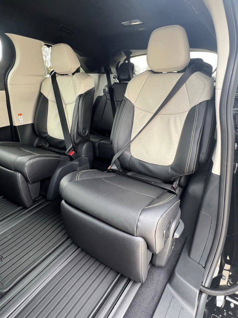 New 2026 Toyota Sienna Platinum image 14
