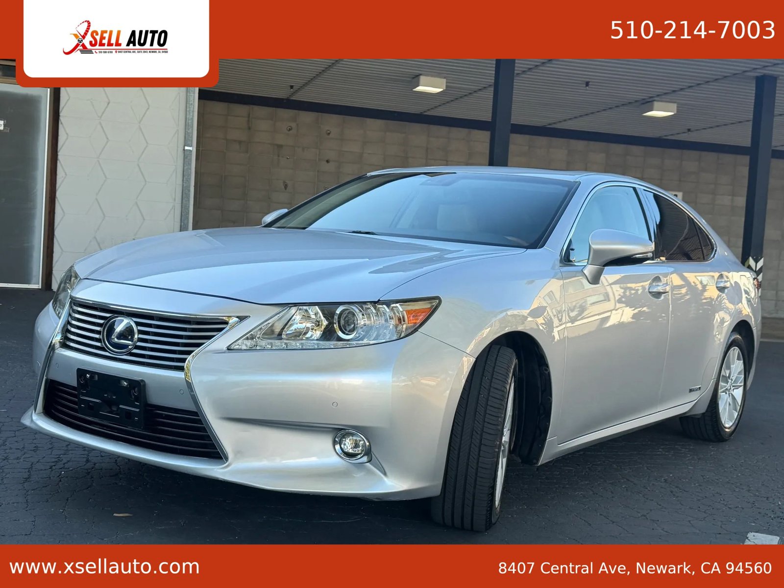 Used 2015 Lexus ES 300h w/ Navigation System Package FWD image 3