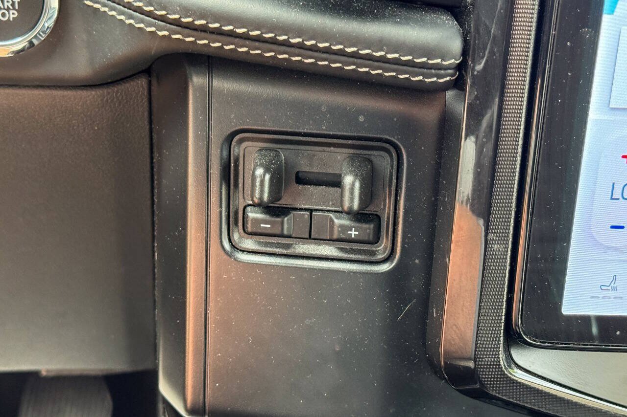 Used 2024 Ford F150 Lightning Platinum AWD/4WD image 43