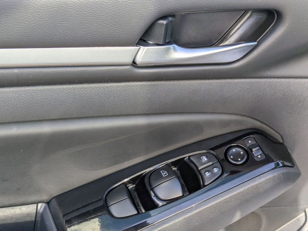 Used 2025 Nissan Altima 2.5 SR image 13