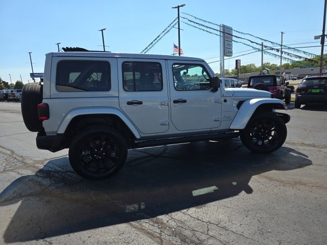 Used 2023 Jeep Wrangler Unlimited Sahara w/ Cold Weather Group image 8