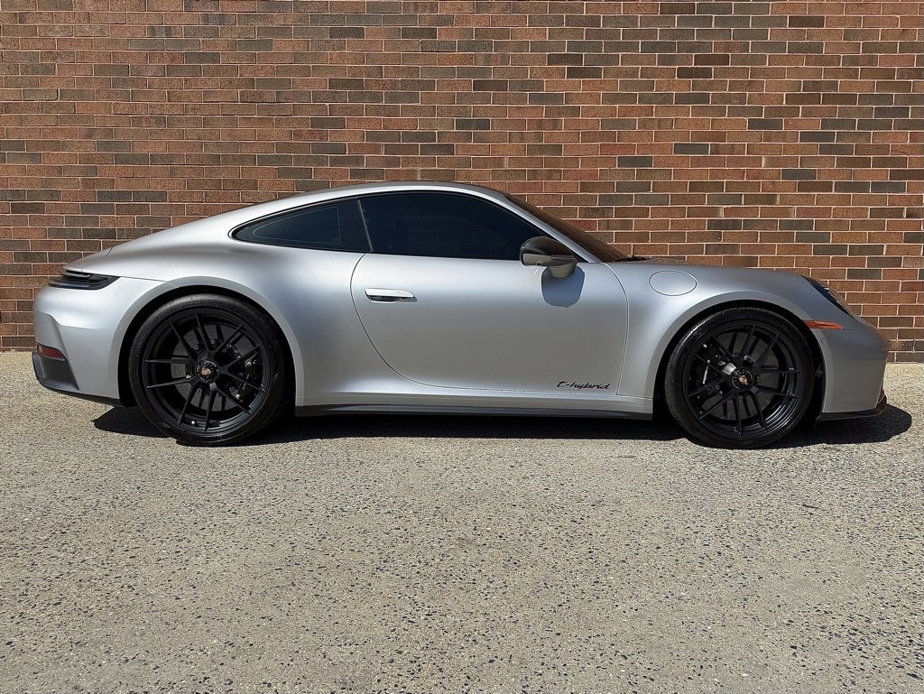 Certified 2025 Porsche 911 Carrera GTS image 8