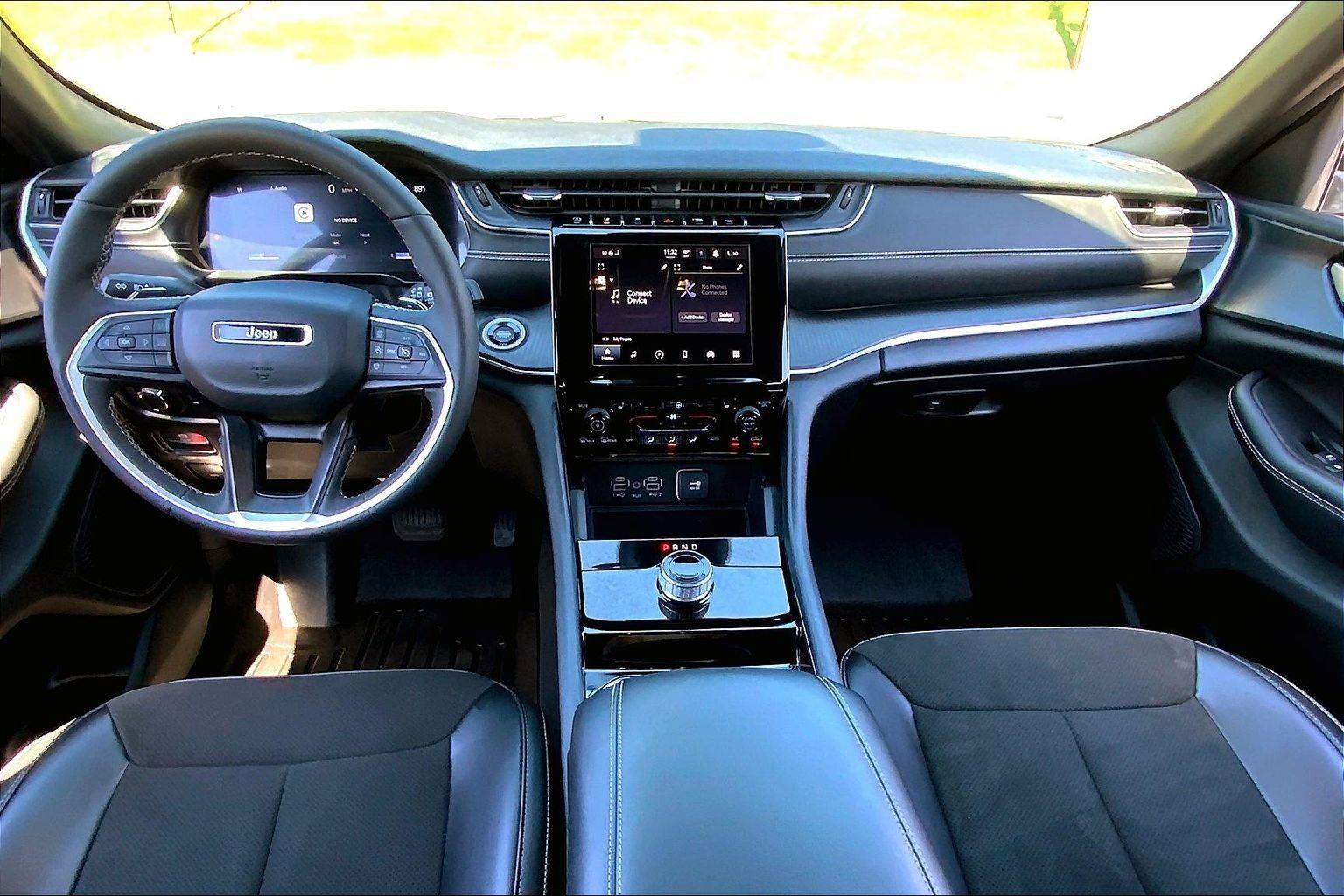 Used 2023 Jeep Grand Cherokee Altitude AWD/4WD image 13