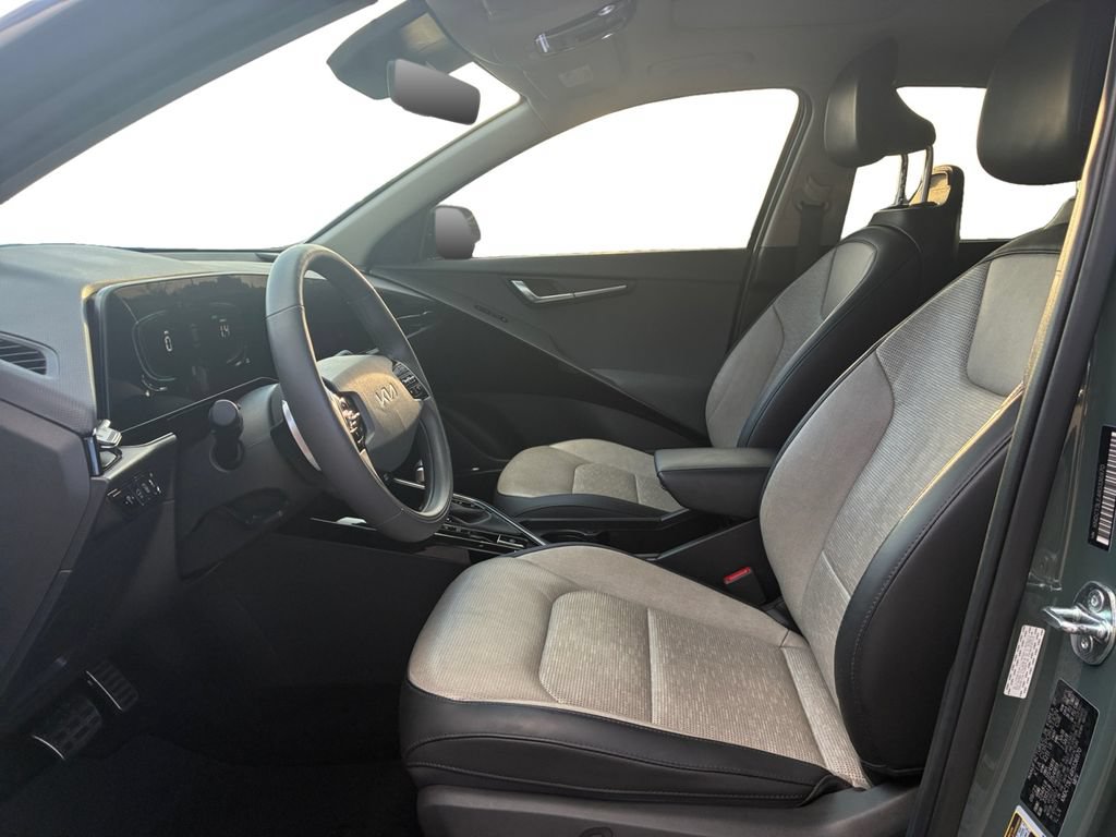 Used 2024 Kia Niro SX Touring FWD image 23