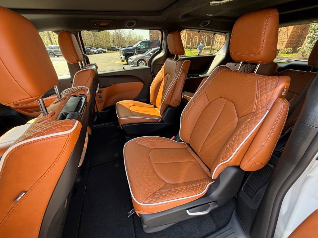 New 2026 Chrysler Pacifica Pinnacle FWD image 11