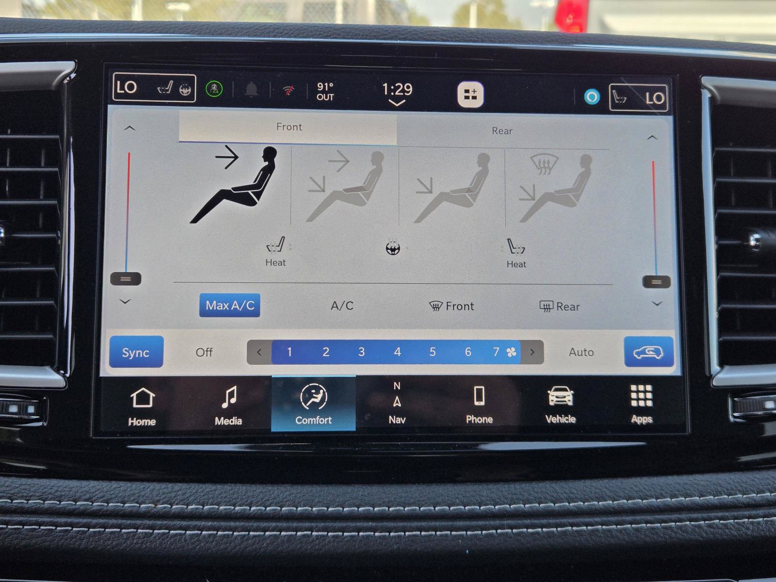 New 2027 Chrysler Pacifica Select w/ Family Tech Group AWD/4WD image 11