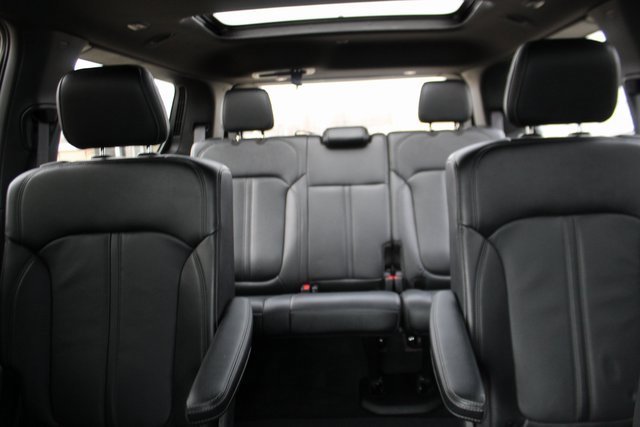 Used 2025 Jeep Wagoneer Series III w/ Premium Group I image 32