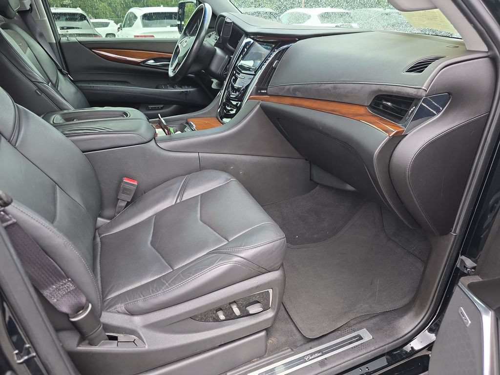 Used 2016 Cadillac Escalade ESV Luxury RWD image 39