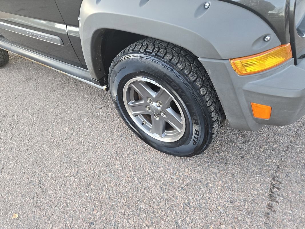 Used 2005 Jeep Liberty Renegade image 12