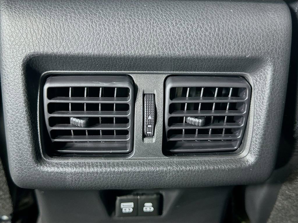 Used 2025 Toyota Camry XLE FWD image 25