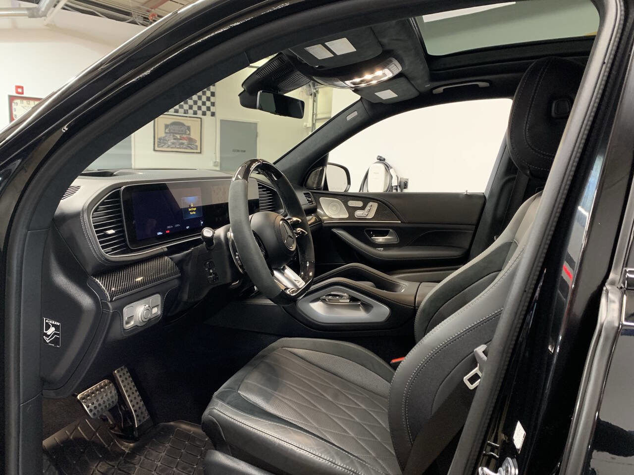 Used 2025 Mercedes-Benz GLS 63 AMG 4MATIC image 30