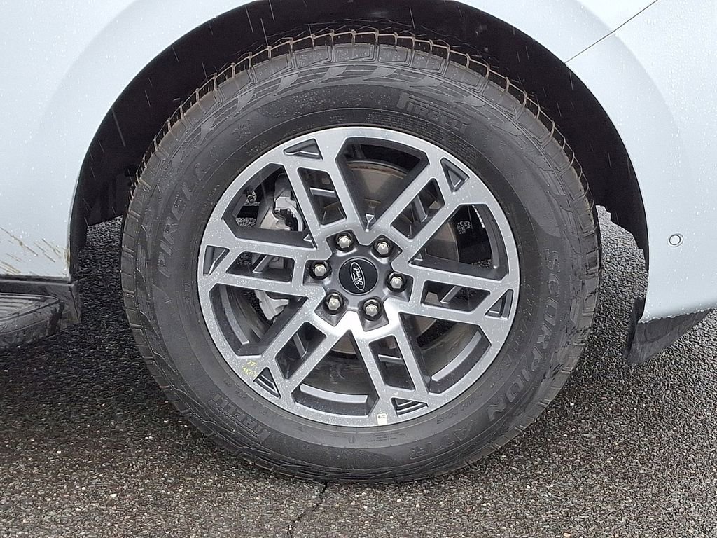 Used 2025 Ford Expedition Active AWD/4WD image 8