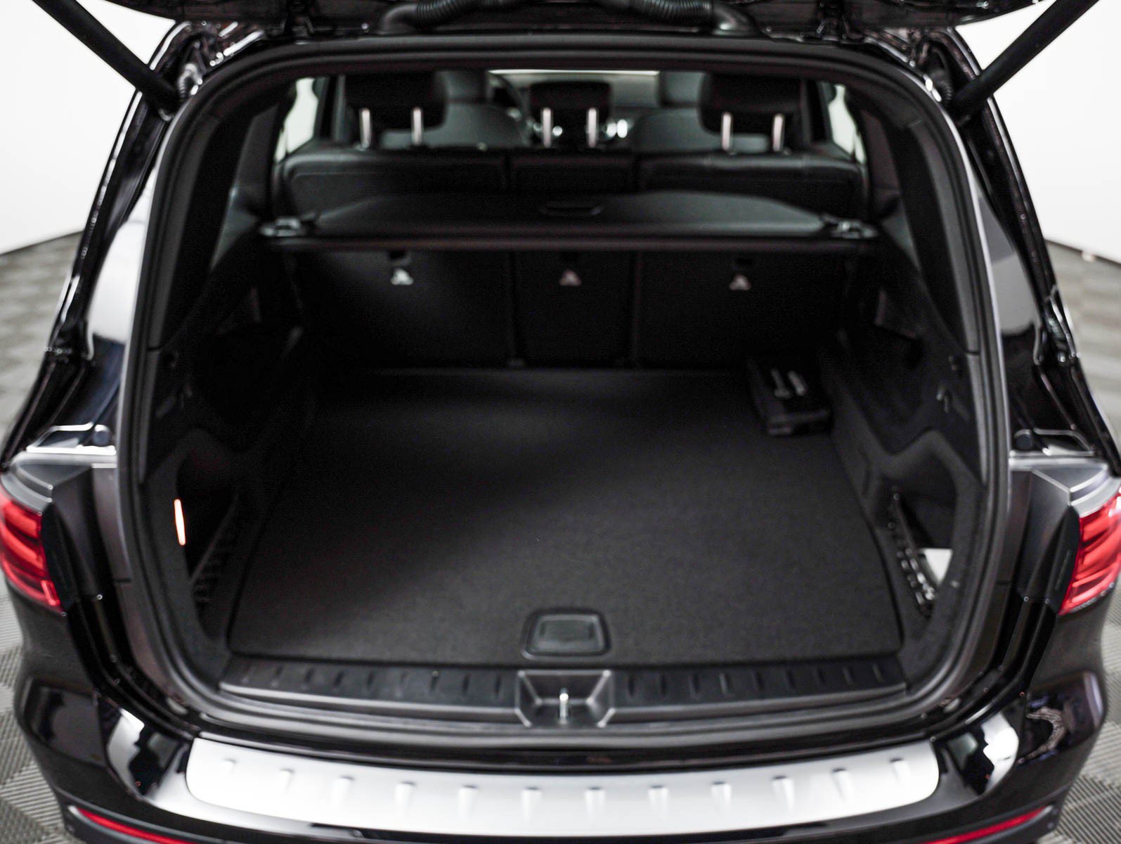 New 2026 Mercedes-Benz GLB 35 AMG 4MATIC image 5
