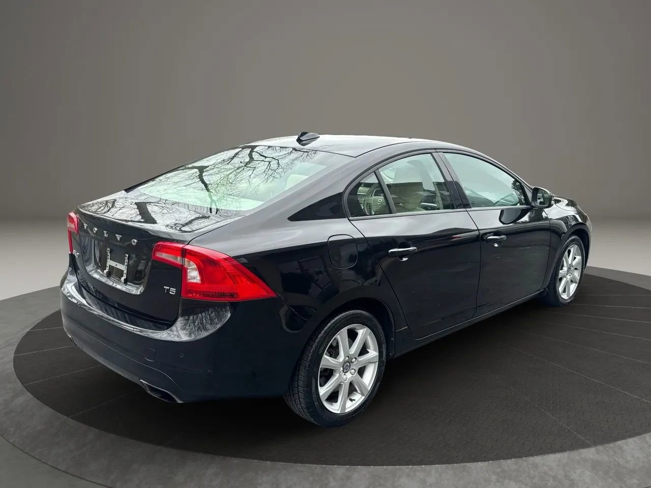 Used 2016 Volvo S60 T5 image 11