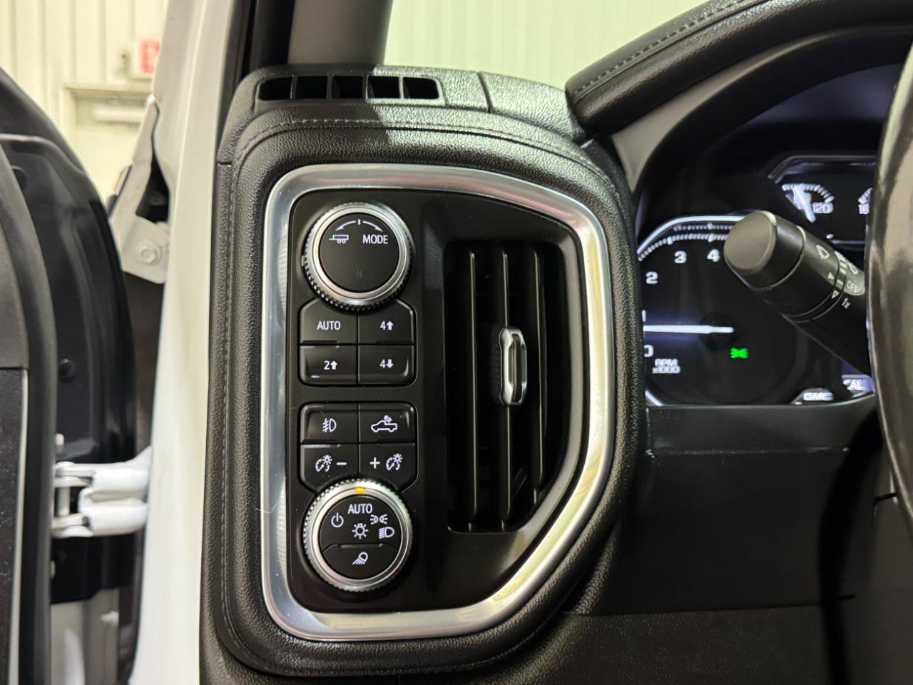 Used 2021 GMC Sierra 2500 SLT AWD/4WD image 25