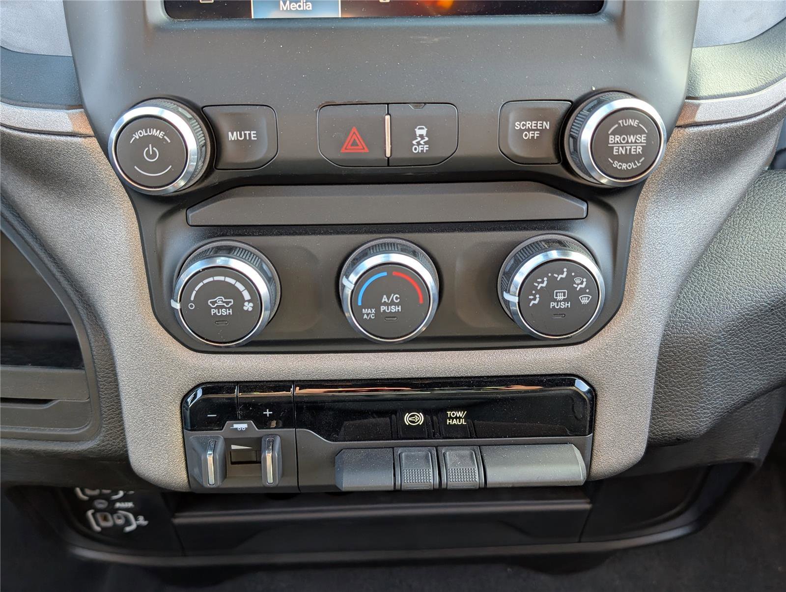 Used 2024 RAM 3500 Tradesman w/ Chrome Appearance Group image 24