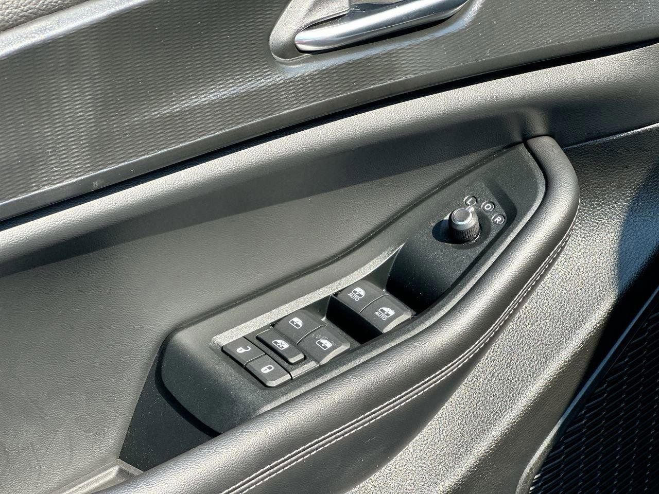 Used 2024 Jeep Grand Cherokee L Altitude RWD image 17