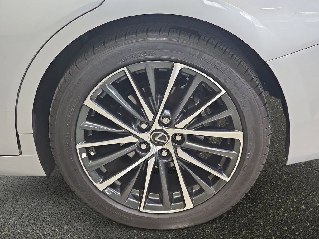 Used 2025 Lexus ES 300h w/ Premium Package FWD image 35