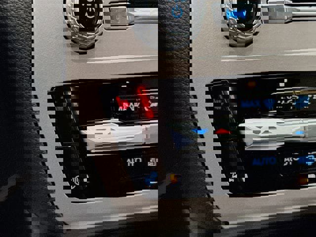 Used 2022 Ford Explorer XLT w/ Equipment Group 202A image 21