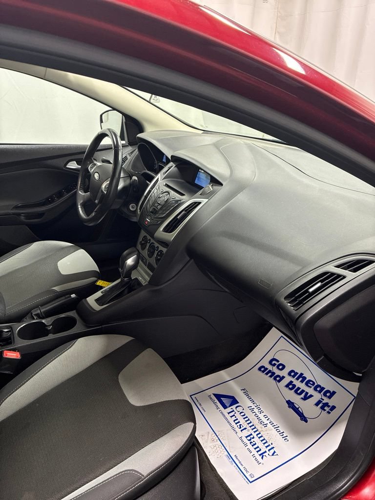 Used 2014 Ford Focus SE w/ SE Sport Package FWD image 27